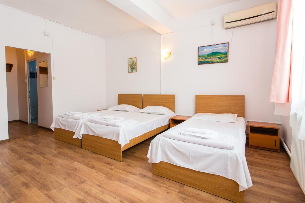 Hostel Horia Plopeni Экстерьер фото