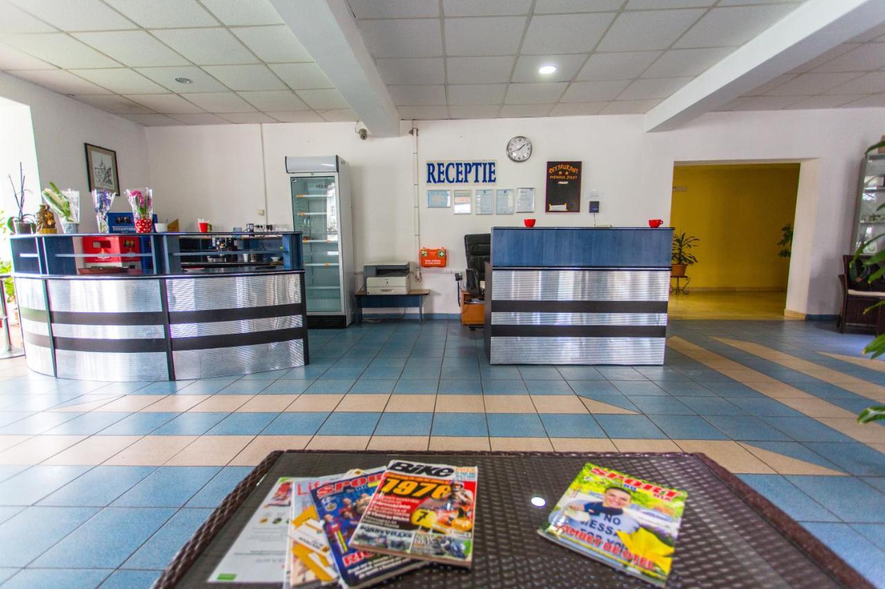 Hostel Horia Plopeni Экстерьер фото