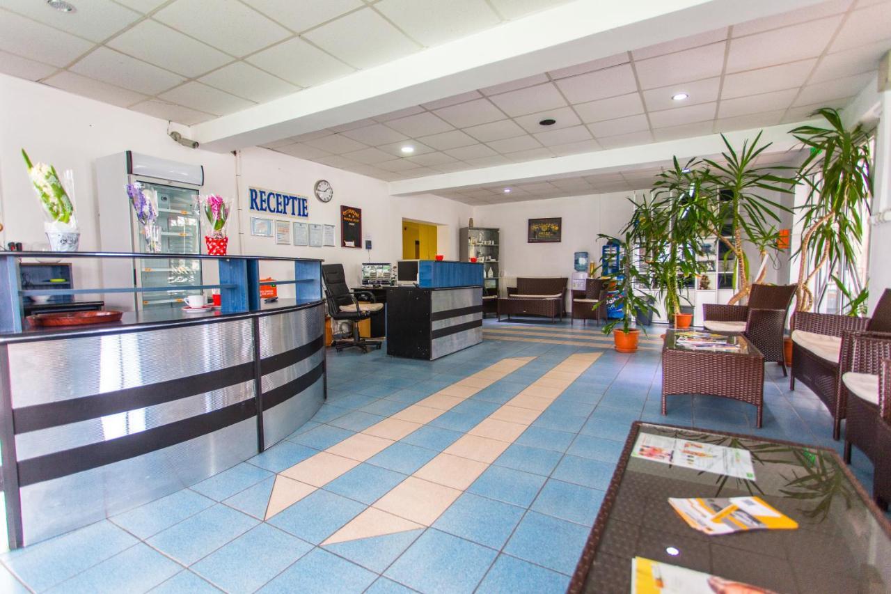 Hostel Horia Plopeni Экстерьер фото