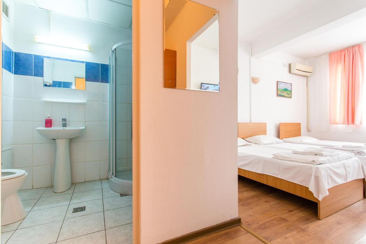 Hostel Horia Plopeni Экстерьер фото