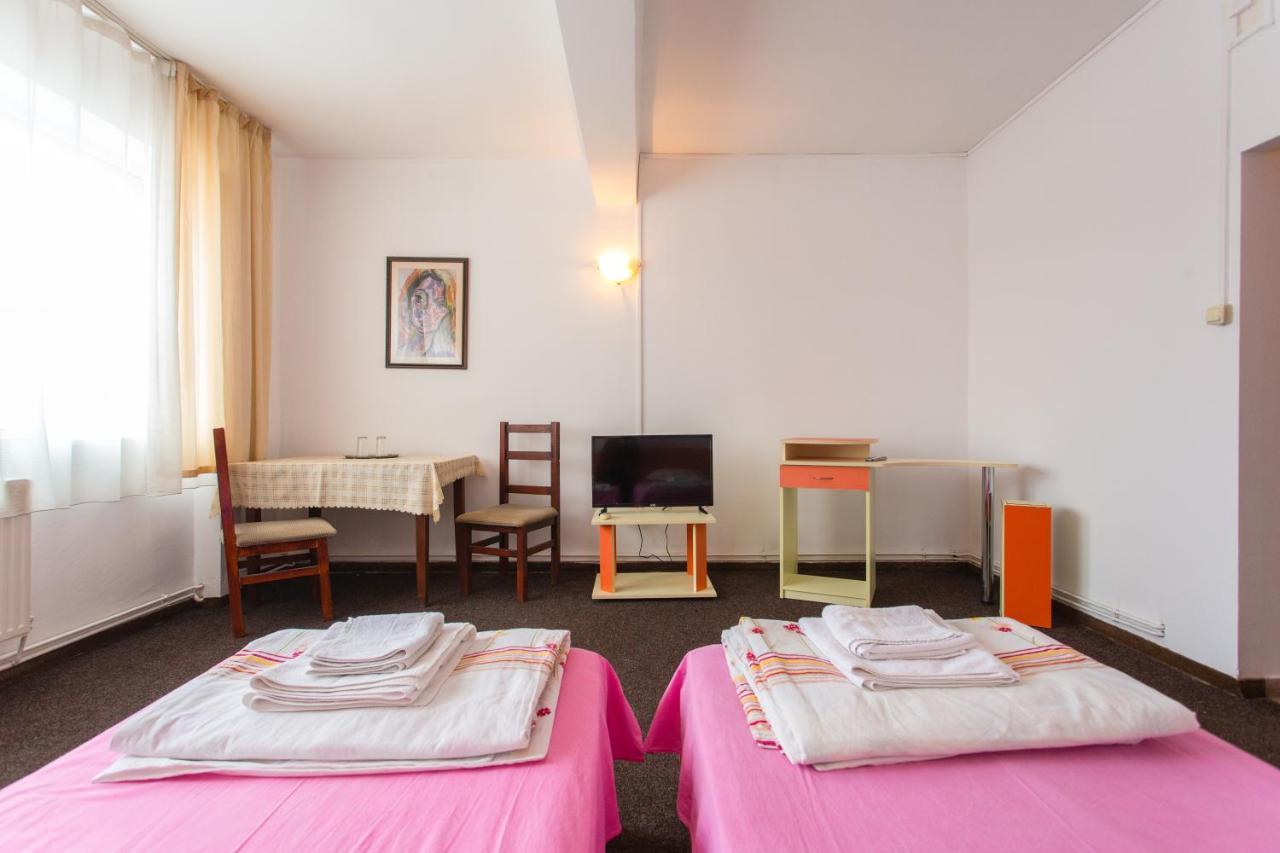 Hostel Horia Plopeni Экстерьер фото