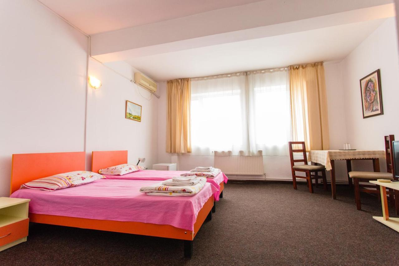 Hostel Horia Plopeni Экстерьер фото