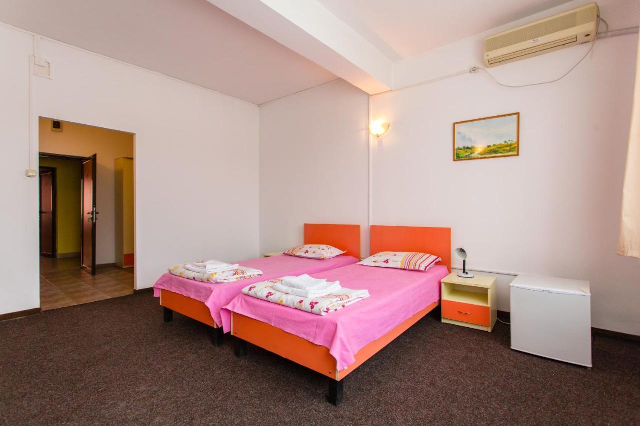 Hostel Horia Plopeni Экстерьер фото
