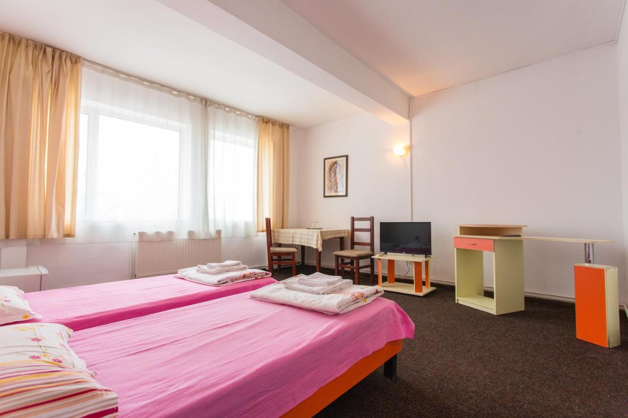 Hostel Horia Plopeni Экстерьер фото